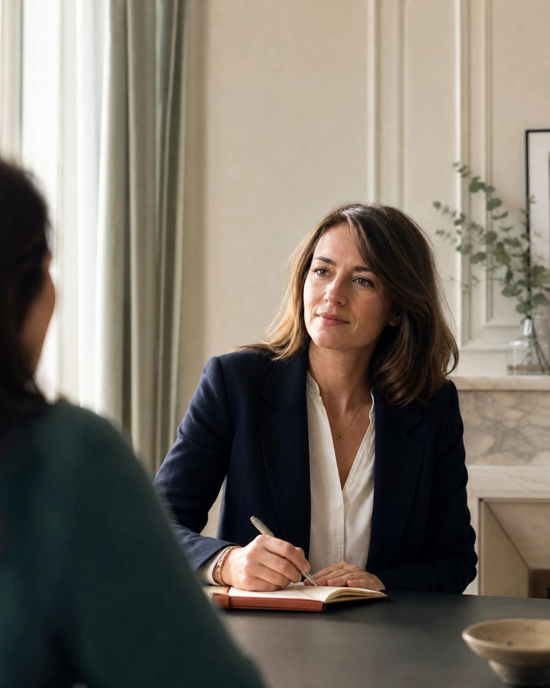 Un conseiller face à un professionnel, en rendez-vous de positionnement